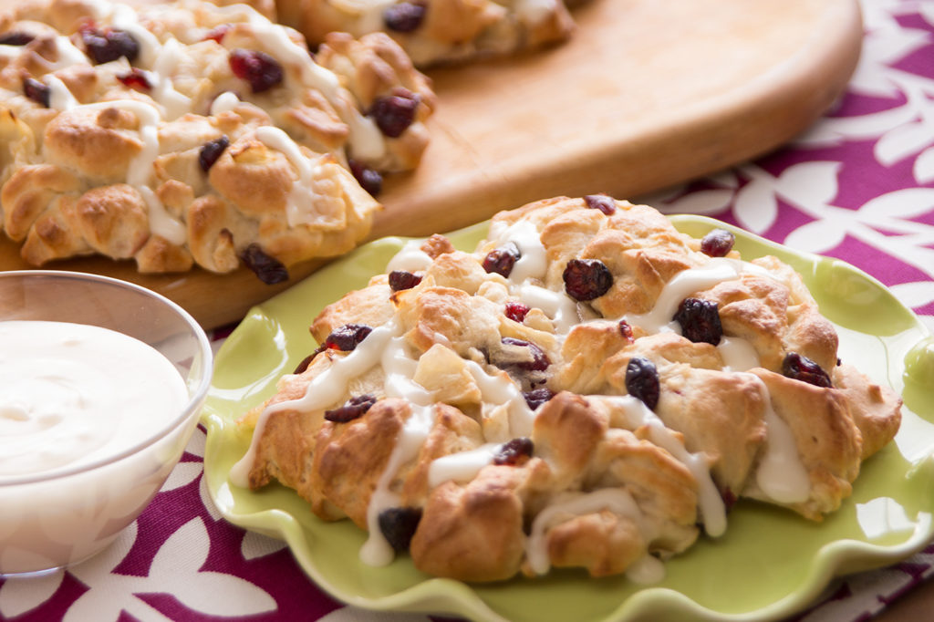 A delicious dessert hot from your oven in minutes with only 3 ingredients? Sweet! We trust you'll love this fast & easy favorite, Chopped Sweet Pizza!