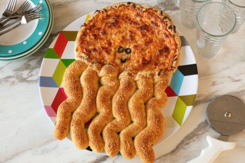 This jellyfish doesn’t sting, but with both pizza and breadsticks it will swim its way to be a family favorite dinner.