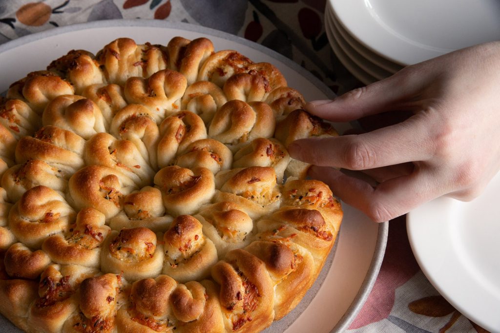Just like beautiful Chrysanthemum flowers, this tasty pull-apart will capture everyones attention!